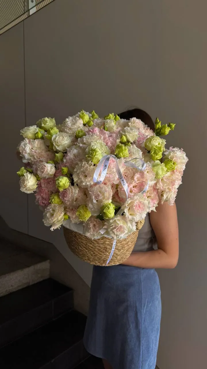 Eustoma Basket — авторський букет від WTF! Дніпро