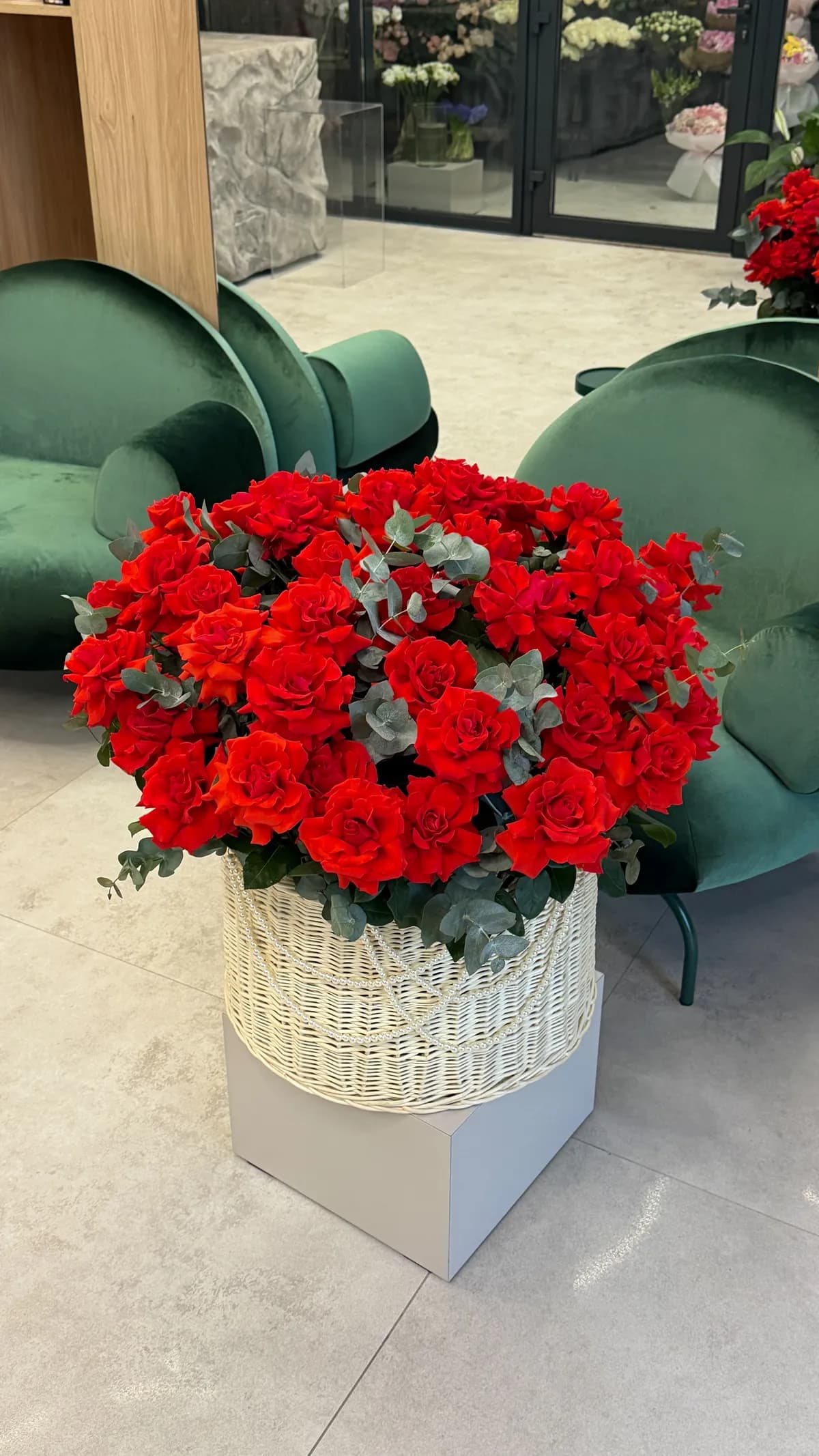French Rose Basket — авторський букет від WTF! Дніпро