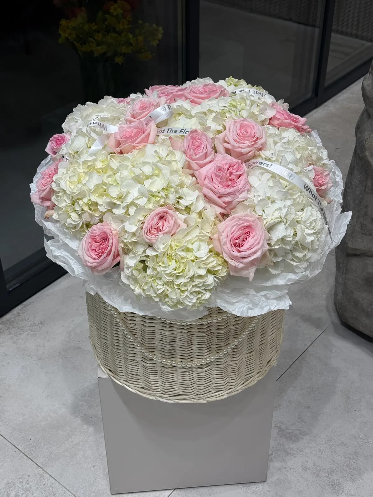 Rose Basket — авторський букет від WTF! Дніпро