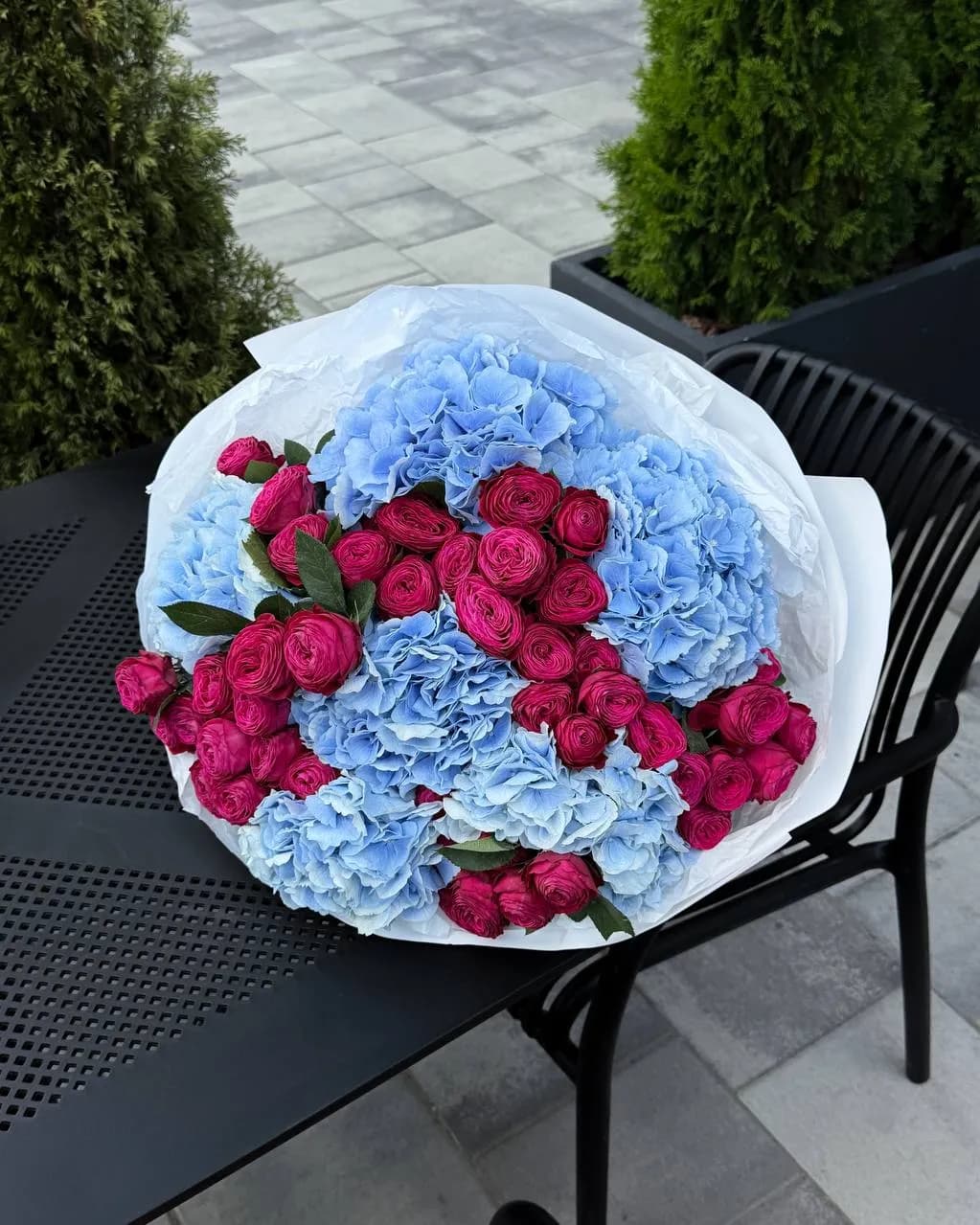 Blue Crimson Burst — авторский букет от WTF! Днепр
