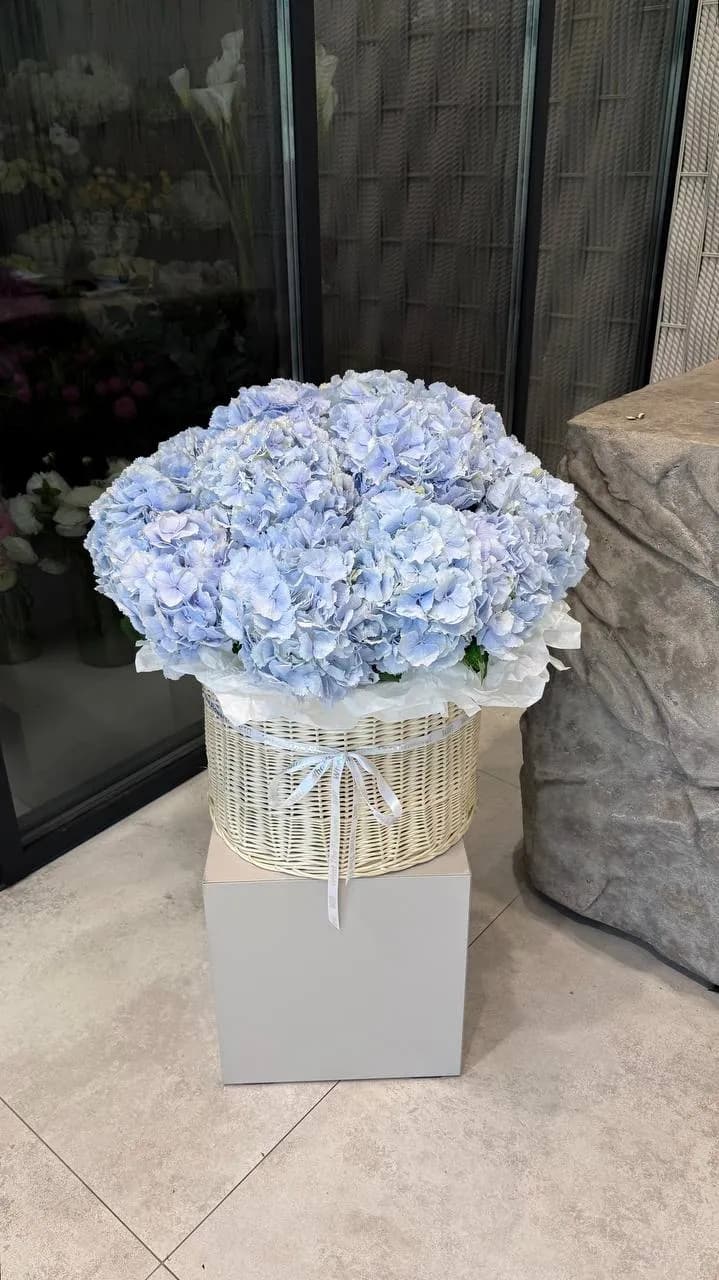 Blue Hydrangea Basket — авторський букет від WTF! Дніпро