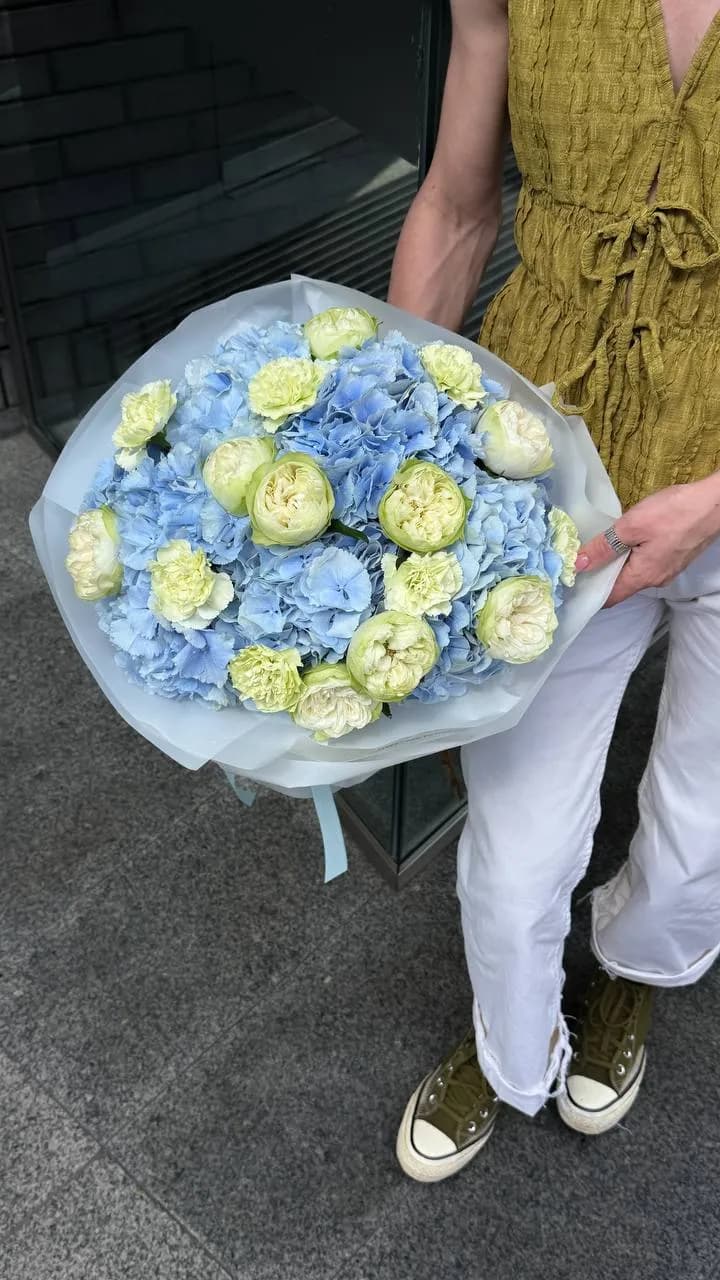 Blue & Lime Bloom — авторський букет від WTF! Дніпро