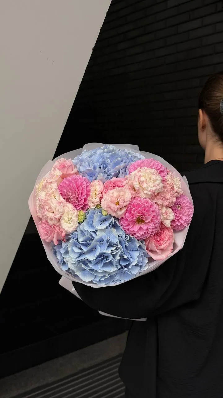 Blue Pink Dahlia Mix — авторський букет від WTF! Дніпро
