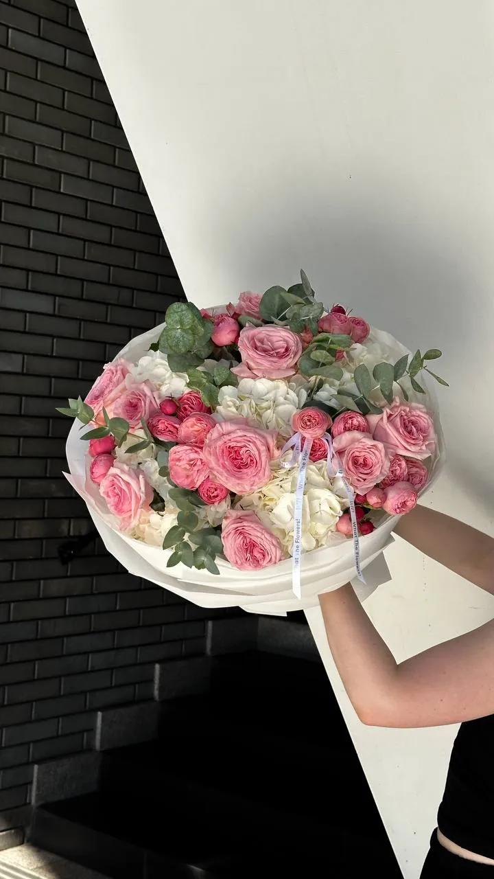Blush Box Delight — авторский букет от WTF! Днепр