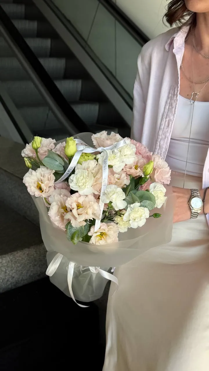 Blush Carnation Mist — авторський букет від WTF! Дніпро