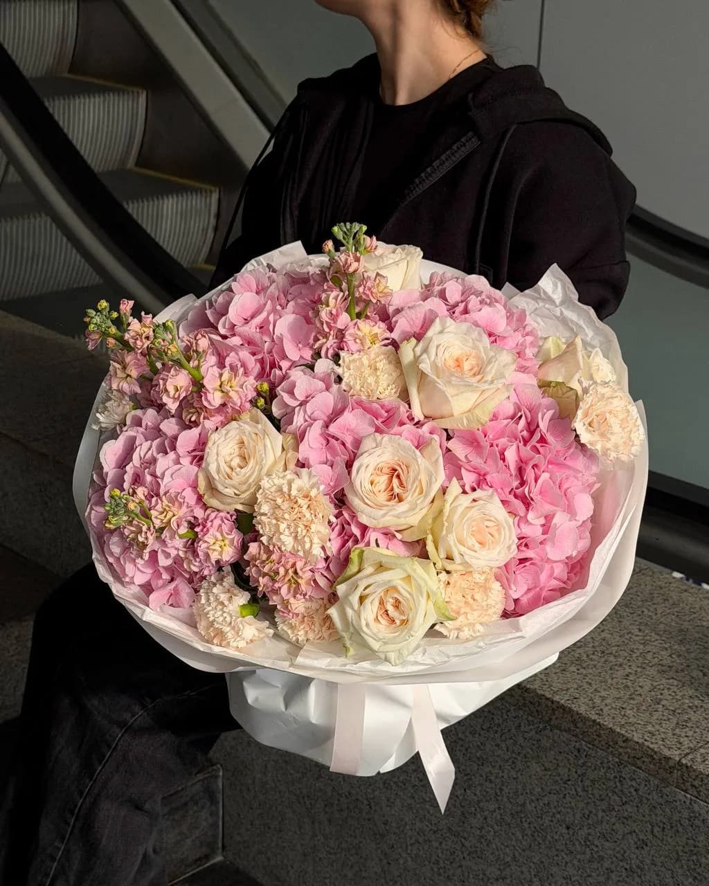 Blush Hydrangea Bloom — авторський букет від WTF! Дніпро
