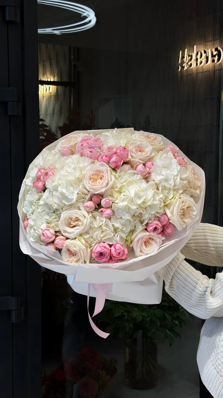 Blush Hydrangea Garden — авторський букет від WTF! Дніпро