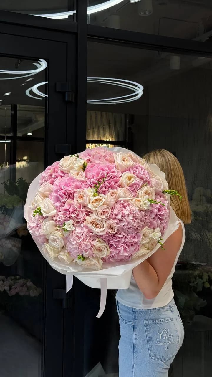 Blush Hydrangea Sphere — авторский букет от WTF! Днепр