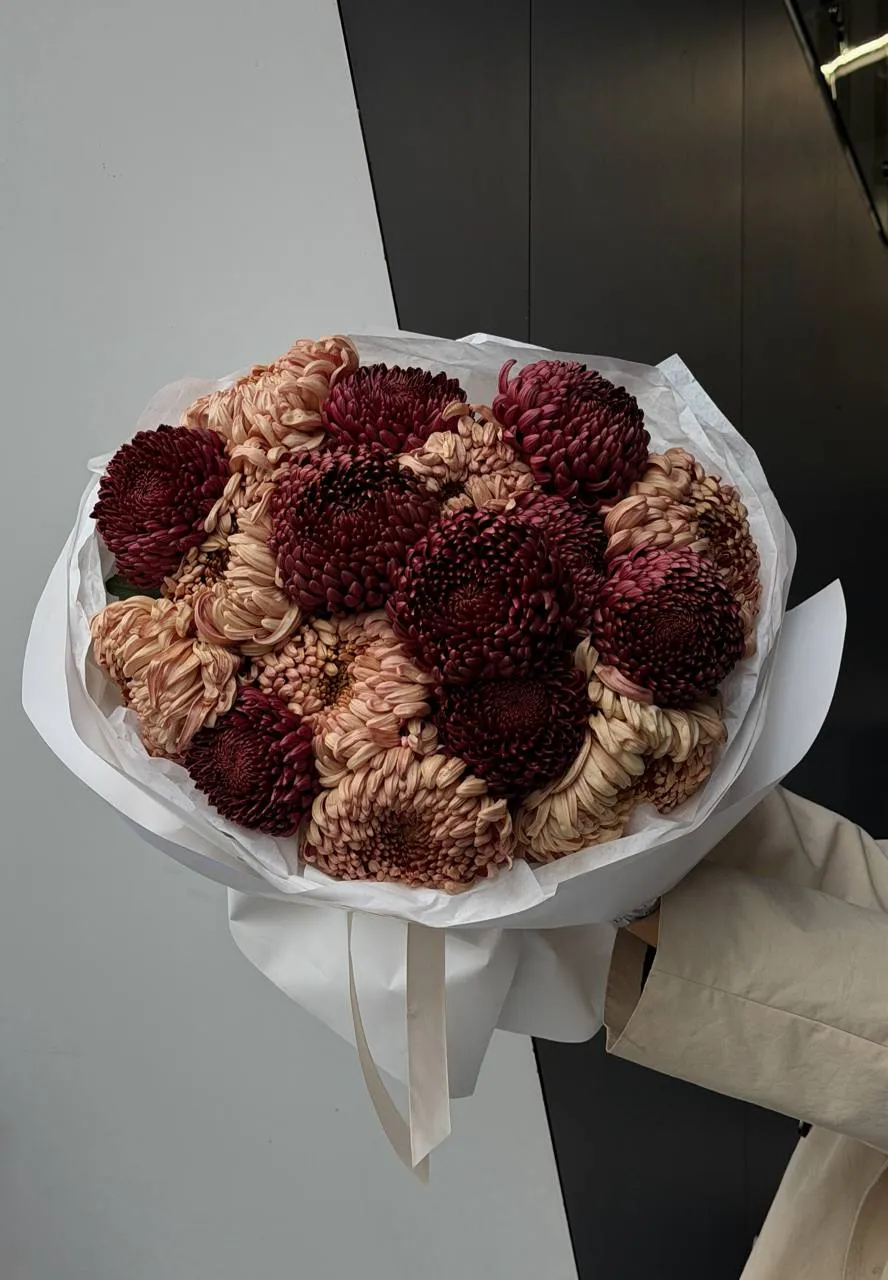 Burgundy Cream Mum — авторский букет от WTF! Днепр