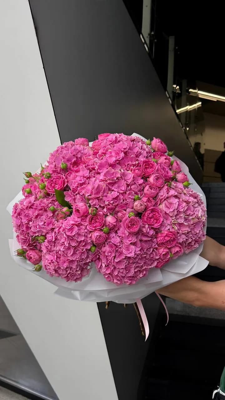 Fuchsia Burst — авторский букет от WTF! Днепр