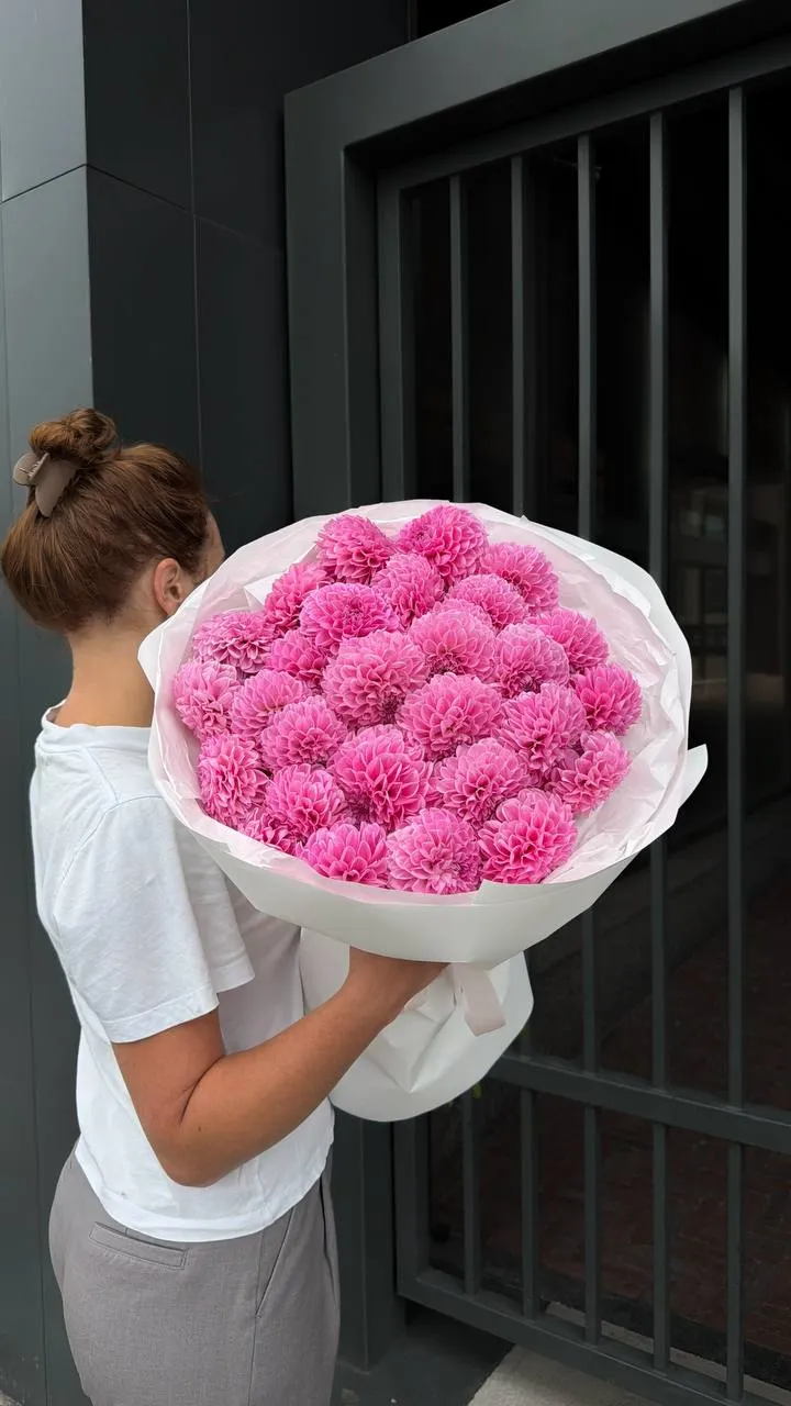 Fuchsia Dahlia Bloom — авторский букет от WTF! Днепр