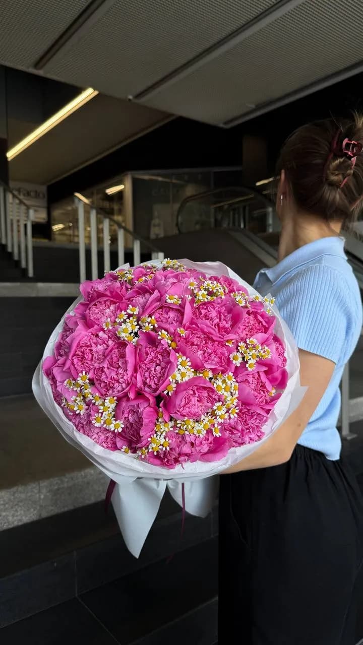 Fuchsia Daisy Bloom — авторський букет від WTF! Дніпро