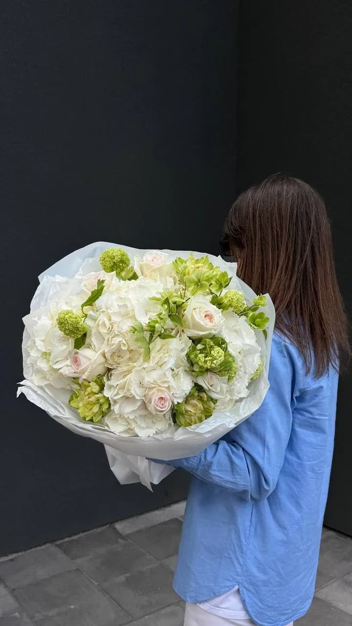 Ivory Garden Bloom — авторський букет від WTF! Дніпро