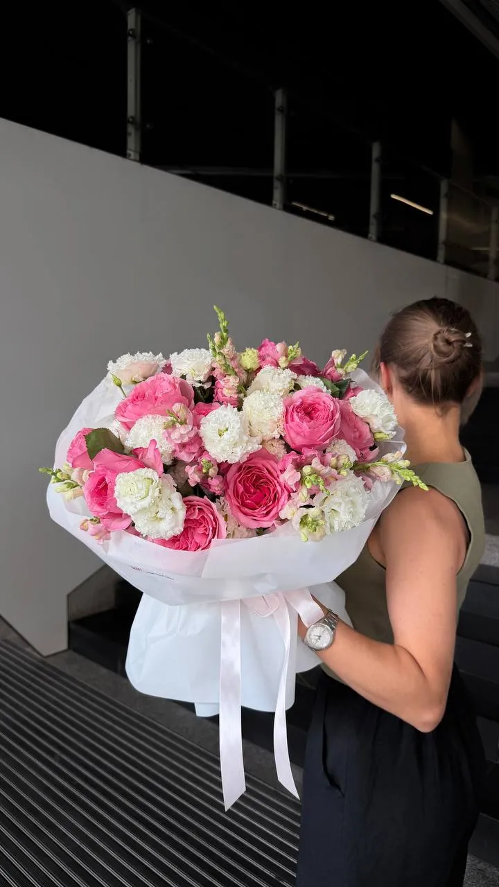Pink Carnation Bloom — авторський букет від WTF! Дніпро