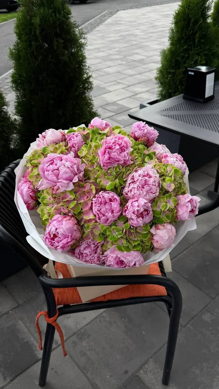Pink Peony Garden — авторський букет від WTF! Дніпро