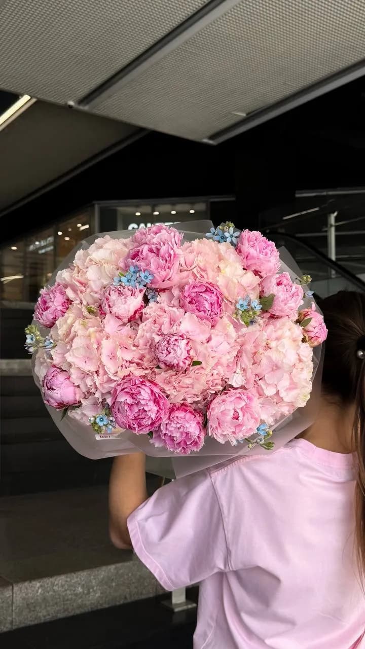 Pink Peony Sphere — авторський букет від WTF! Дніпро