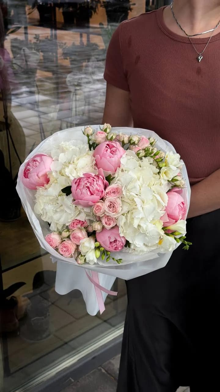 Pink Petal Mist — авторский букет от WTF! Днепр