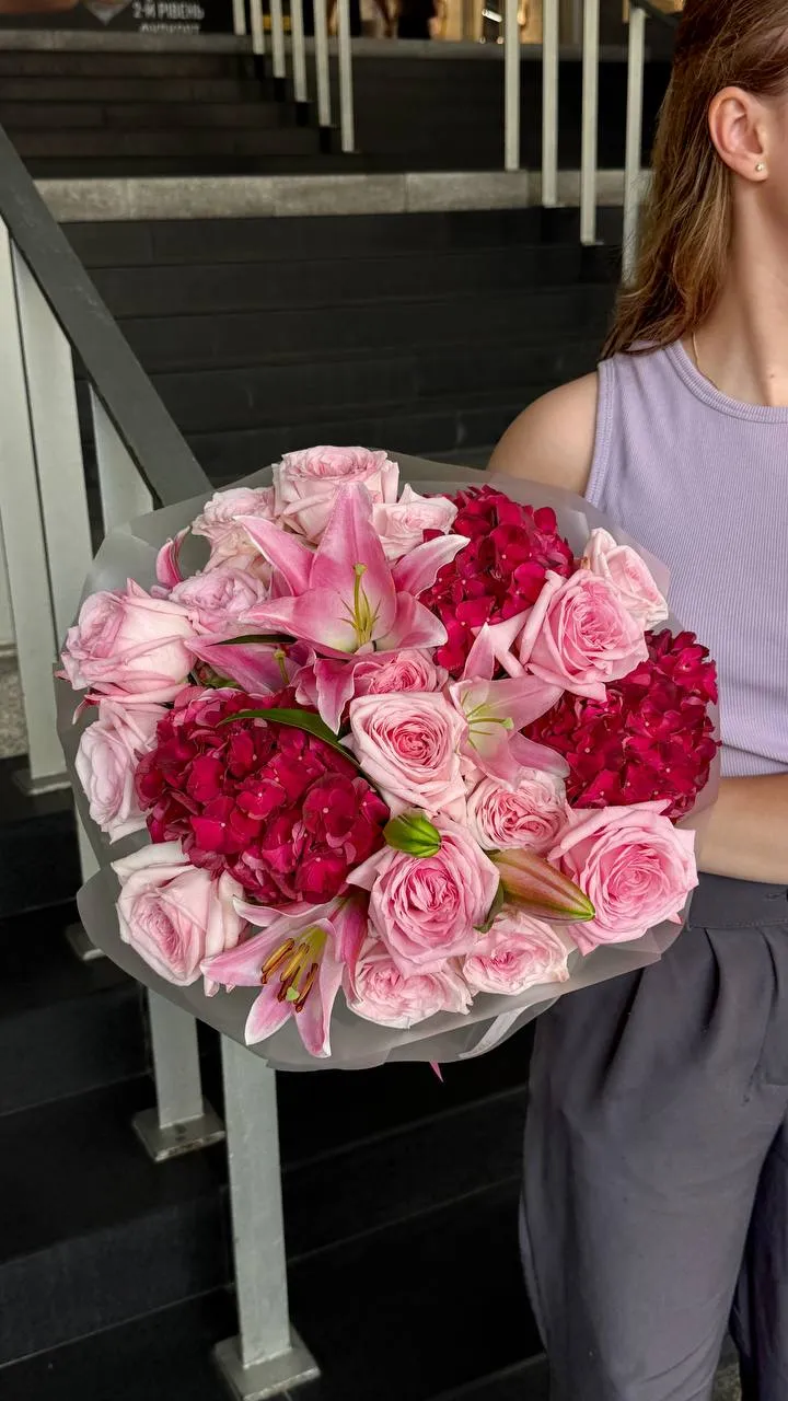 Rose Lily Fuchsia — авторський букет від WTF! Дніпро