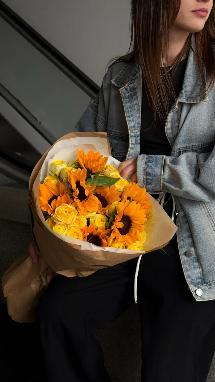 Sunflower & Peony Spray — авторський букет від WTF! Дніпро