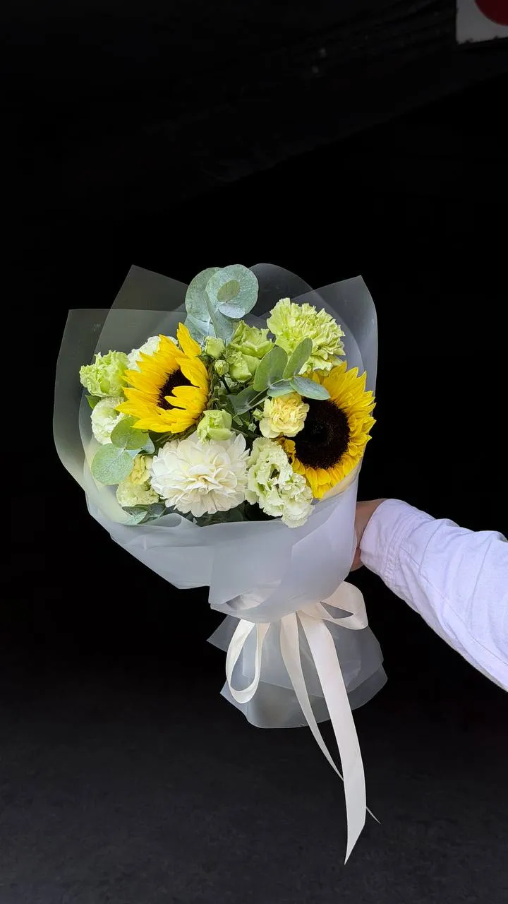 Sunny Petal Mix — авторський букет від WTF! Дніпро