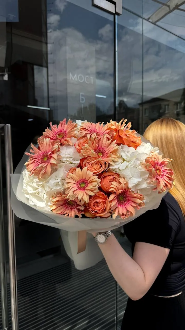 Tangerine Bloom — авторський букет від WTF! Дніпро