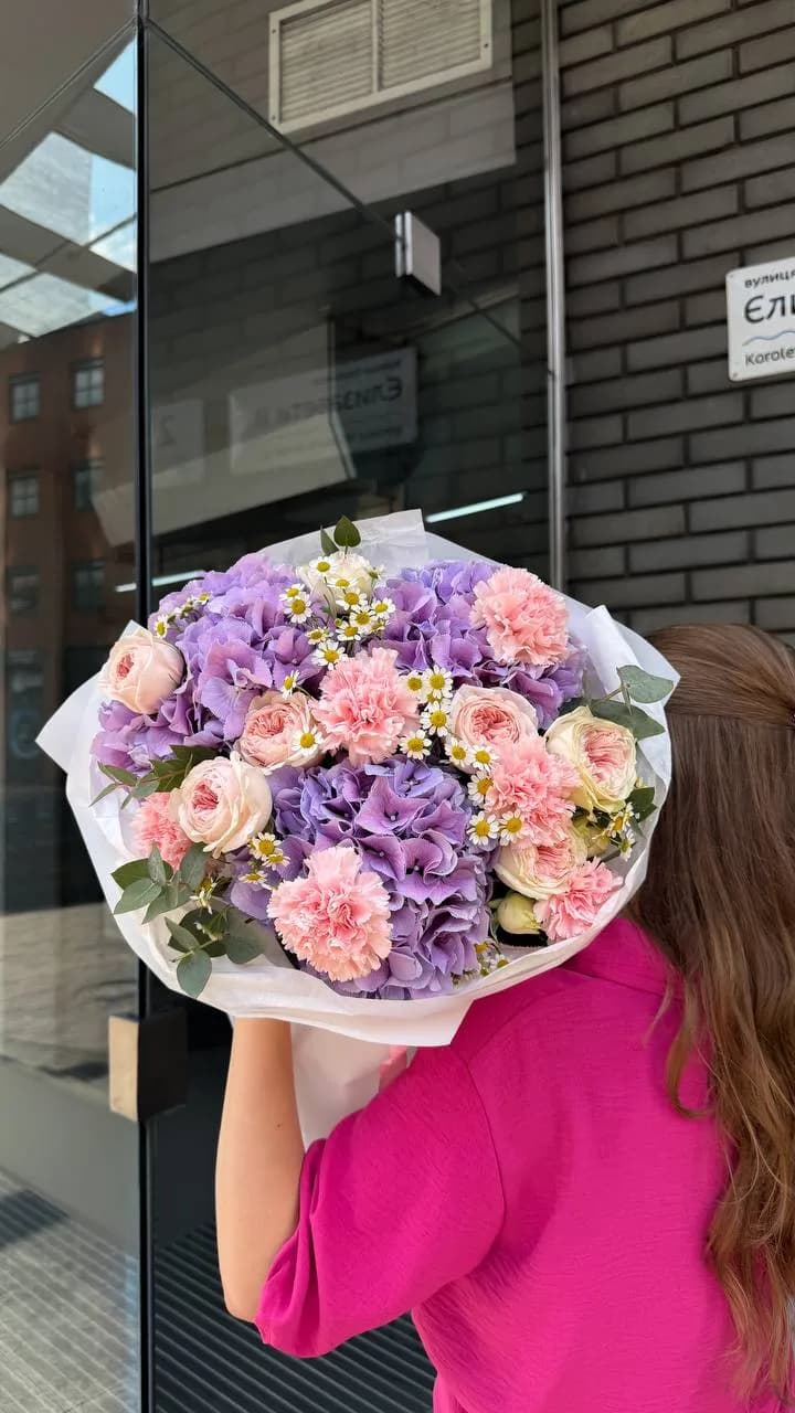Violet Carnation Bloom — авторський букет від WTF! Дніпро
