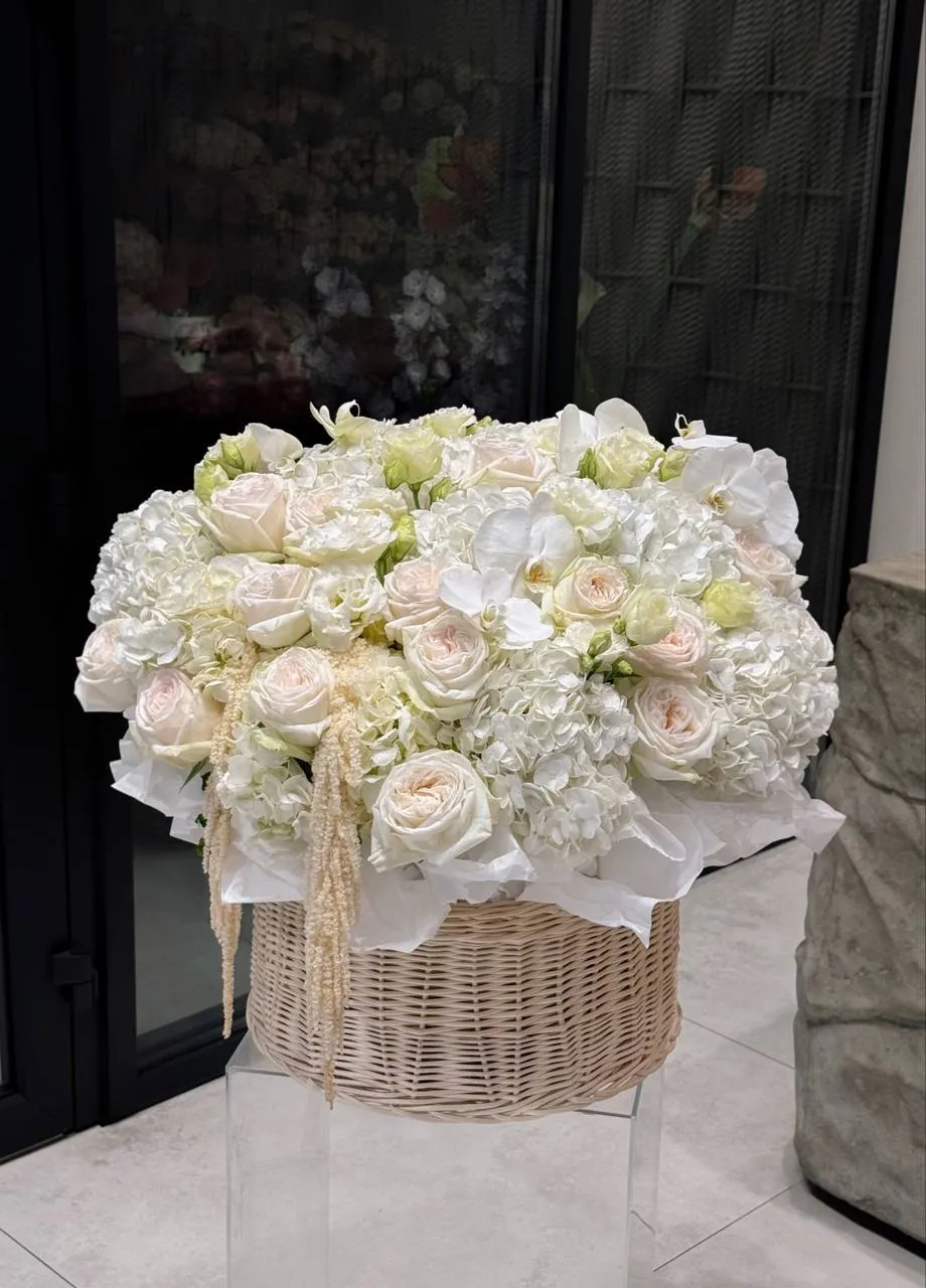 White Pearl Basket XL — авторский букет от WTF! Днепр