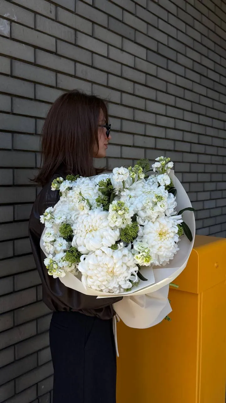 White Skimmia Bloom — авторский букет от WTF! Днепр